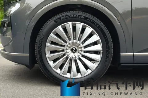 乐道 L90：纯电 + 换电 + 超大前备舱，大五座大三排都绕不开-2