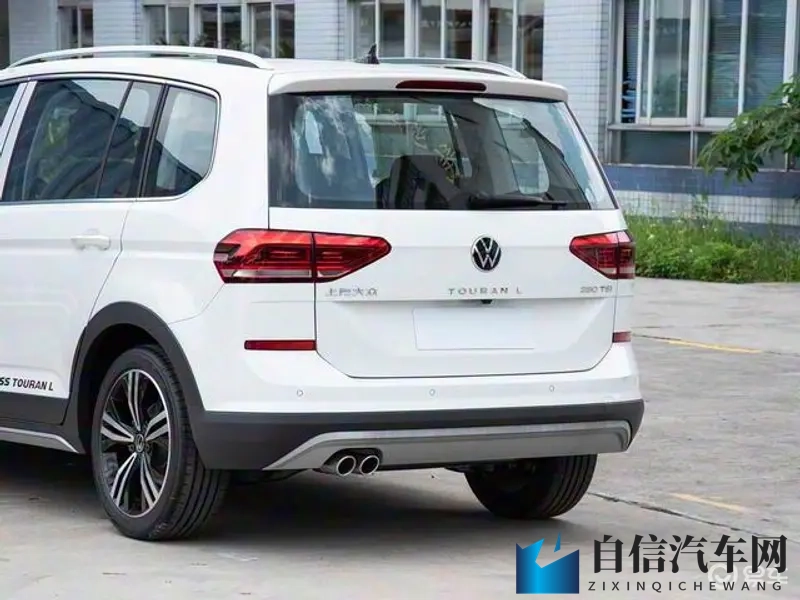 老女人擦他毛耸耸的黑色隂户：汽车美容新潮流：揭秘神奇保养秘诀-1