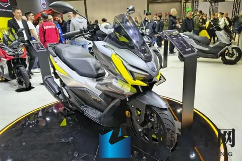 无极龙骨式踏板SR125 GTS米兰展亮相，水冷四气门+满配+十足战斗感-2