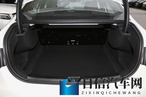 奔驰 A 级配置拆解：A180L 与 A200L 怎么选？144 万差价值不值-1