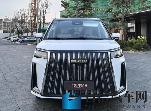 北汽锐胜M8上市，商用MPV变家用神器，空间革命悄悄开始了-3