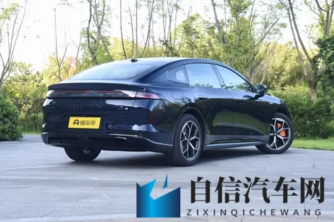 800V快充+宽适空间 长安启源A06上市 适配家庭全场景出行-1