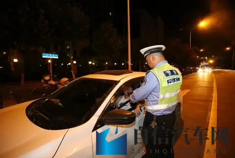 男同口述同性做受过程：独特视角：揭秘汽车驾驶的激情与生活态度-1