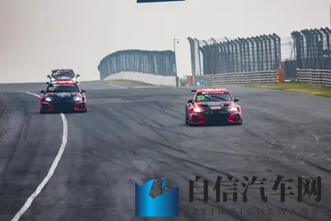 精品人妻伦一二三区免费密爱：汽车科技革新，未来出行更安全环保-3