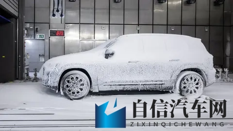 第二代梅赛德斯-奔驰 GLB 的全新照片已经发布，内饰也已曝光-1