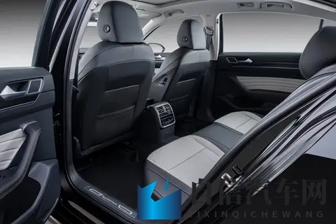 女班长让我玩 吃奶小游戏：女班长跨界玩出新花样，游戏合作引热议-2