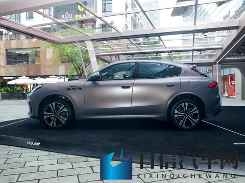 玛莎拉蒂豁出去了！从8988万跌至3588万，小米YU7危险了？-3