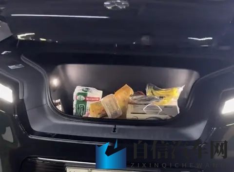 蔚来ES8的前备舱，230L大容积，用起来有多爽？-3