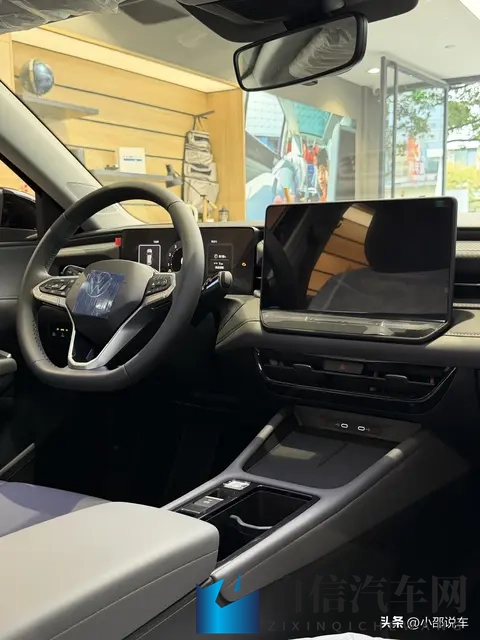 美女扒开腿让人捅：汽车挑战极限秀惊世，技术突破引热议-2