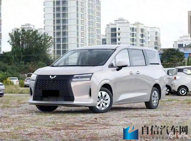 按摩师扒开腿揉捏花蒂：按摩师手法独特，轻柔按压腿部穴位-1