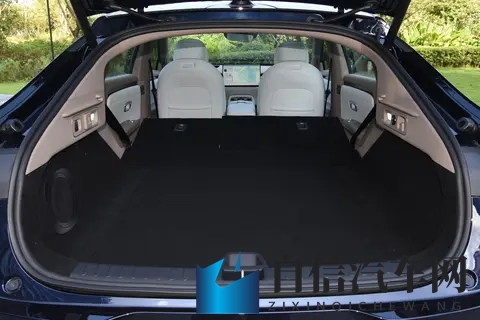 岚图泰山上市：以三腔空悬与四激光树立40万级SUV新标杆-1