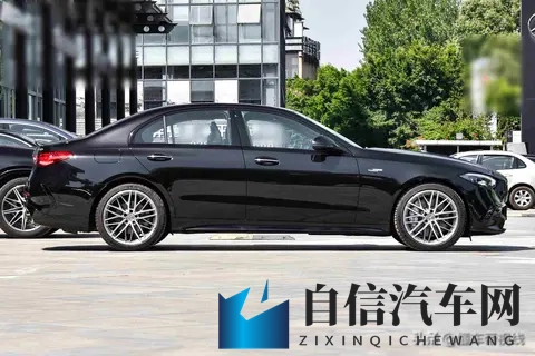 奔驰AMG C43降价了，性能没变音响没了，豪华车还值这个价吗？-1