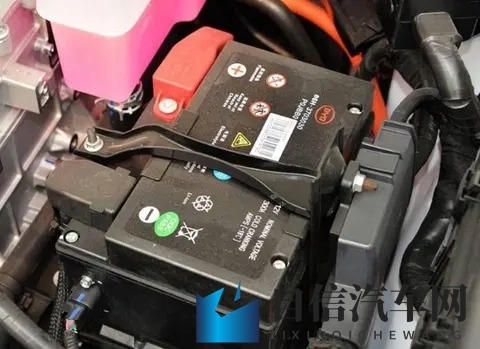 汽车电瓶寿命藏玄机：4个信号提醒你该换了-1