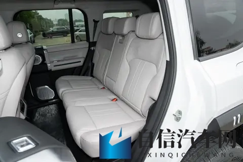 卷疯了！3299 万起的 “方盒子”，竟有劳斯莱斯音响 + 华为 ADS40-1