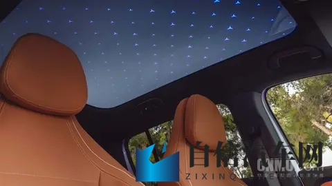 新款奔驰GLB首批官图放出:三屏布局 将于12月8日亮相-2