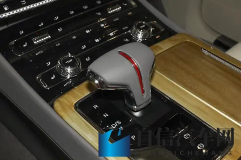 荒野乱斗女角色脸红翻白眼流口水：荒野乱斗女角色表情夸张，红颜娇羞露春光-2