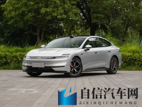 长安掀桌子了！全新中大型车配6C快充+双叉臂前悬，售价1099万起-3