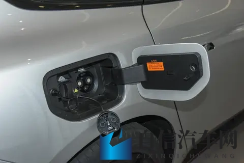 东风奕派 eπ007 + 增程版：兼顾续航与质感的轿跑选择-3