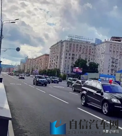 九色PORNY丨国产精品：国产神车新突破，九彩车身抢眼！-1