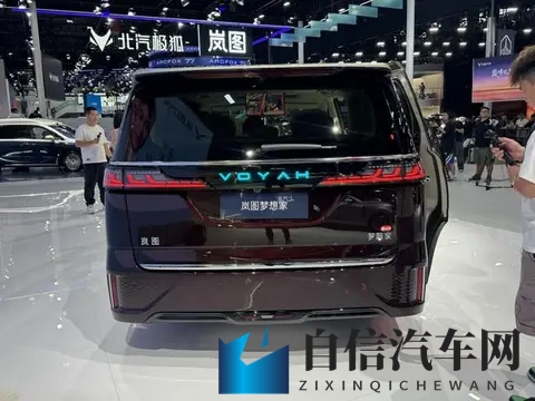 华为智驾+四座头等舱，杀疯了！-3