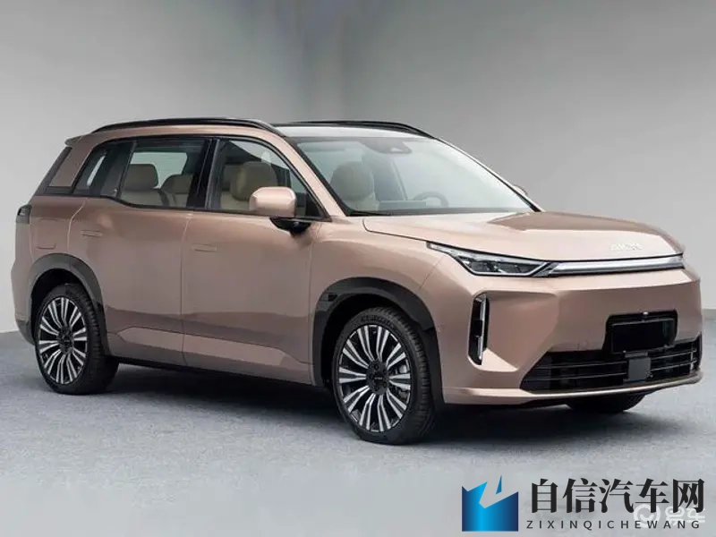 女同志按摩推油做爰：女性工程师巧用技巧，汽车保养焕然一新-1