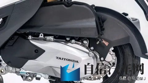 男人和女人在一起肌肌对肌肌：情侣专属汽车，双色车身，甜蜜互动，你想了解吗？-2