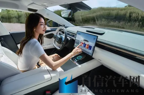 ​如果混动轿车有“模板”，那杰兰路榜首的领克10 EM-P就是参考-2