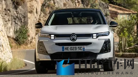 采用全新设计理念，全新雪铁龙C5 Aircross实车图曝光-1