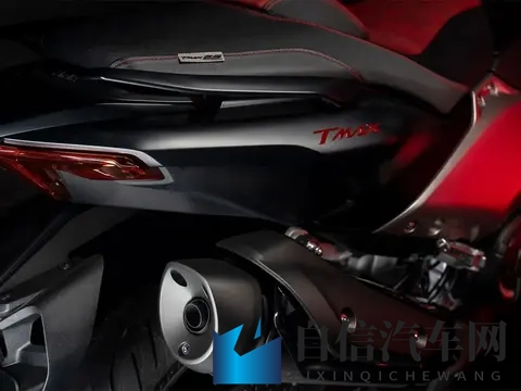 雅马哈TMAX推出25周年纪念版,这款“三缸踏板”怎么这么牛呢?-3