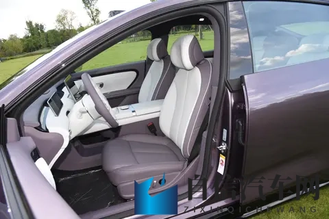 400万国民家轿再升级？全新吉利帝豪上市-1