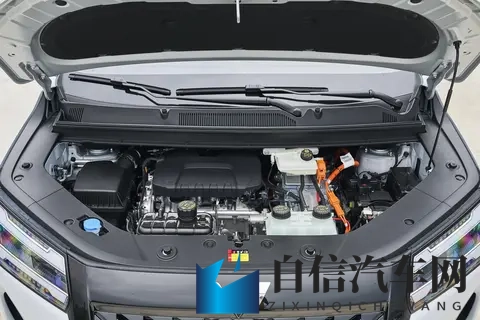 家用MPV怎么选？五菱星光730PHEV，全能舒享大7座，好开又好坐-1