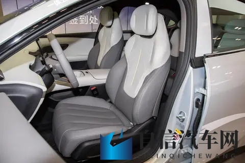 无框车门 + 零重力按摩椅，深蓝 L06 才是 Z 世代梦中情车？-1