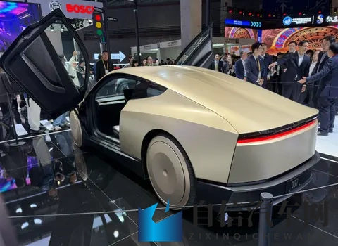 老太婆脱了内裤让我添:汽车革新风暴:揭秘未来出行奇迹-3