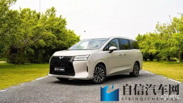 男生将困困放到女生困困里面：汽车“同名”误停引热议，停车规则引思考-1