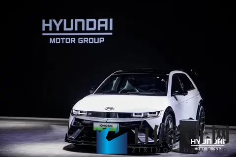 壮志凌云女飞行员：女性力量闪耀航空与汽车科技领域-3