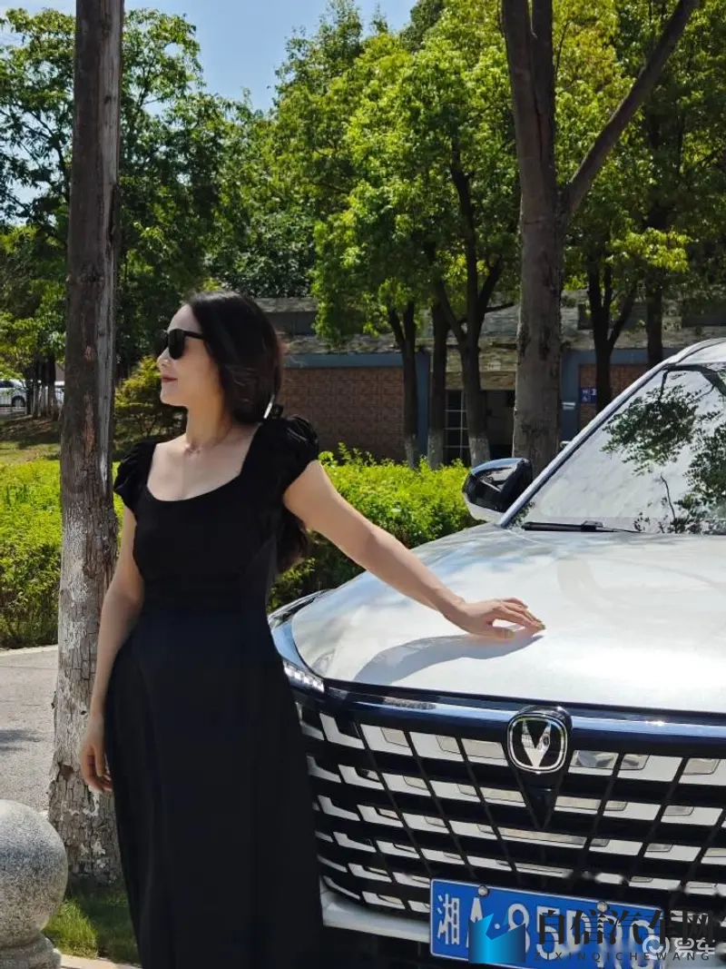 公交车拨开老师内裤：公交司机意外行为引热议，隐私安全引深思-1