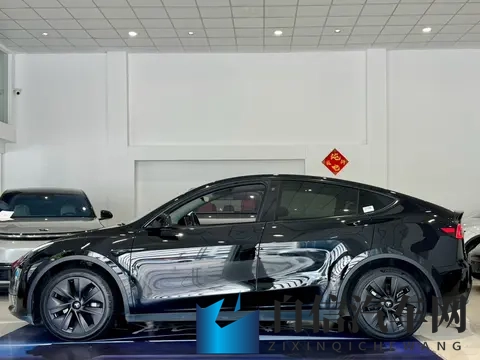 被两个男人3p了：小镇奇闻：红色轿车改装引发热议-2