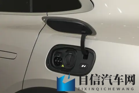 吉利银河星舰 7 EM-i新款上市限时958万元起-1