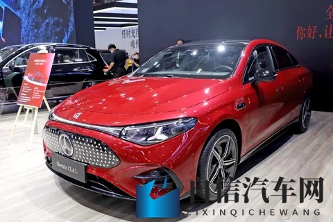 拍戏时胶带掉了进入护具开了：拍摄意外：胶带脱落护具开启，险象环生-2