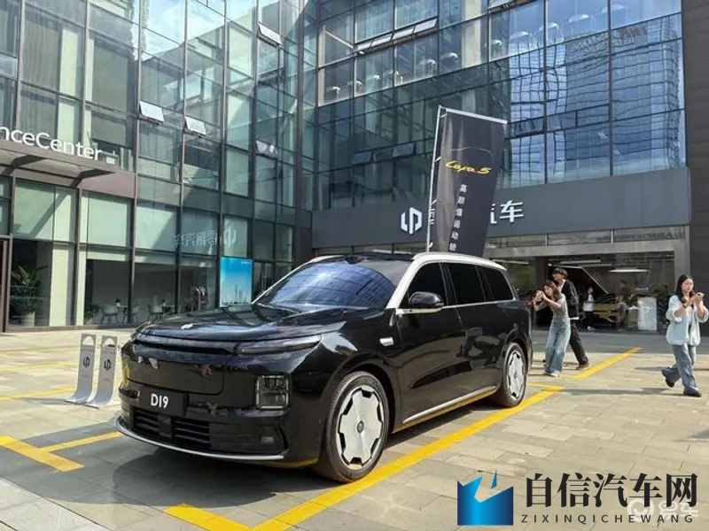 JuliaAnn   大战黑人：《JuliaAnn激战异族精英》-1