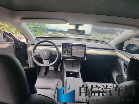 14万多拿下22年特斯拉Model Y，代步通勤不二之选？-1