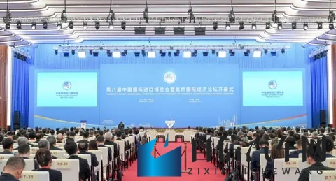 男生把困困放到女生困困视频高清：汽车娱乐新升级，