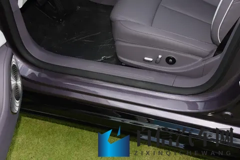 3799万起！岚图泰山上市，真要抢问界M9的市场？-1