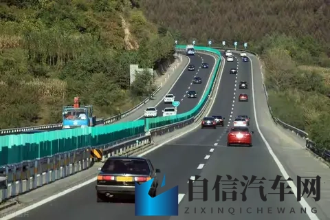 一位12年老司机的忠言:跑高速,牢记这4条铁律,关乎你的安全-3