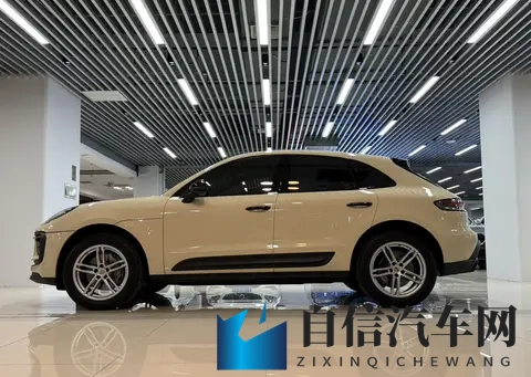 被按摩师摸到高潮A片：按摩师手下春光无限，客户体验高潮瞬间-3