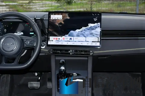 1038 万起，买运动轿车就图这口劲儿，第三代领克 03 是不是香？-3