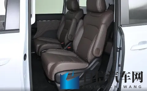 五菱星光730为何这么火？预售订单破万，768万起售，真香-2