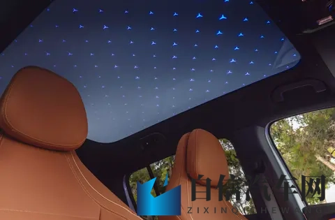 奔驰全新GLB内饰官图曝光，星空顶+三联屏，可把豪华智能玩明白了-2