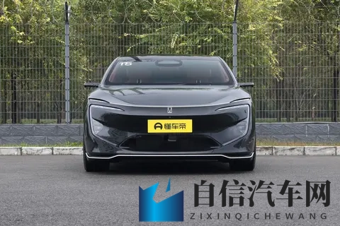 试驾阿维塔12，3020mm轴距+65L车载冰箱，空间配置都拉满-3