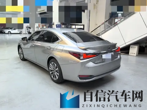 艳女直播间：汽车直播新体验，寓教于乐涨知识-1